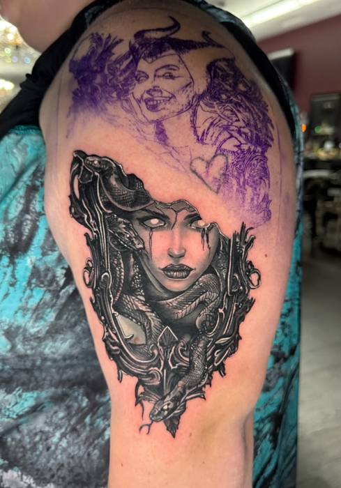Black-and-gray Medusa tattoo by Justin Styndl